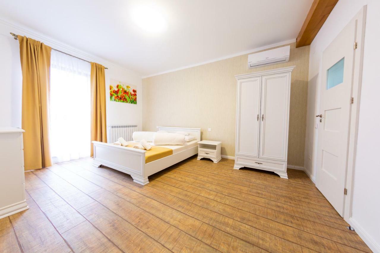 Casa Cu Nuc 호텔 알바루리아 외부 사진